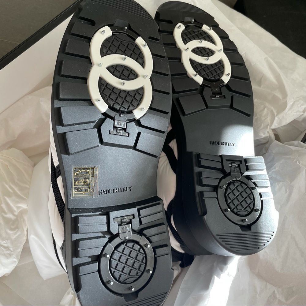 Authentic CHANEL Ice Cleats Snow Boots - Picture 3 of 14